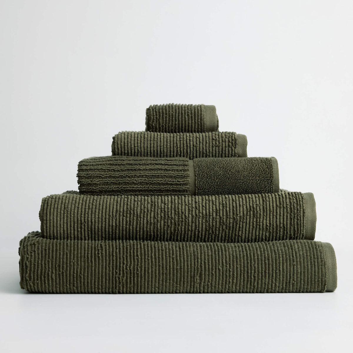 Royal Doulton Eden ribbed towel set stacked in Olive