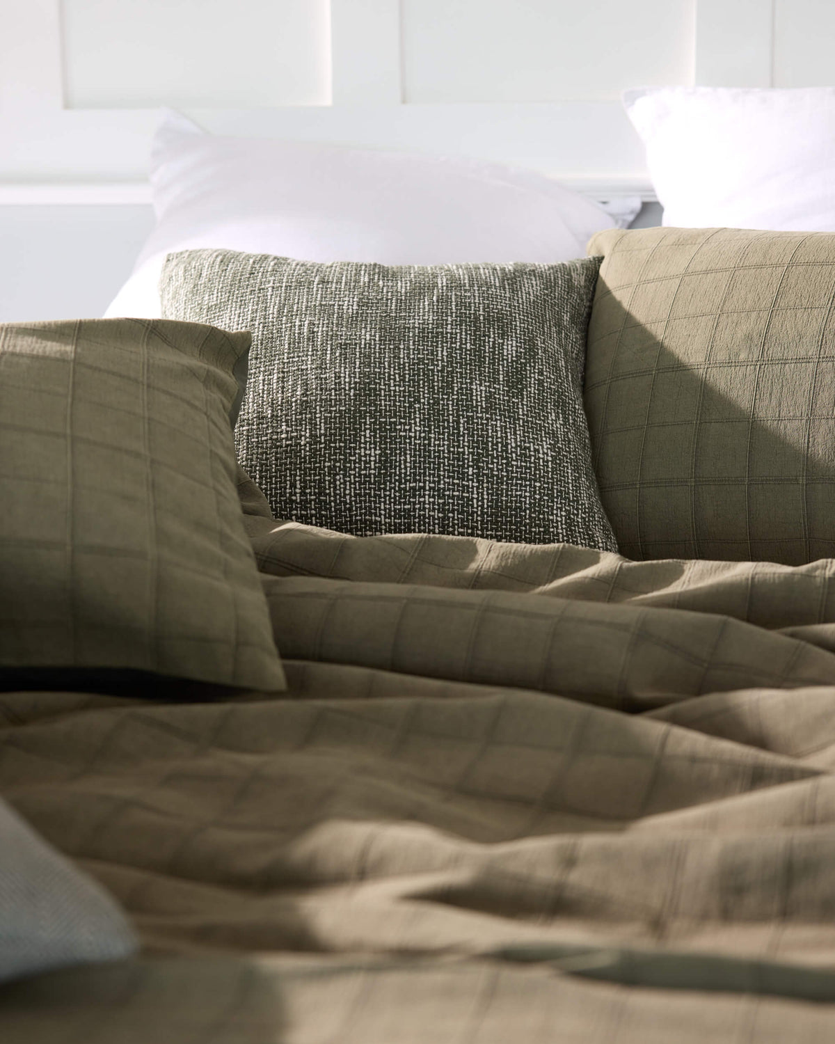 Royal Doulton Eirian bedding styled in a bedroom