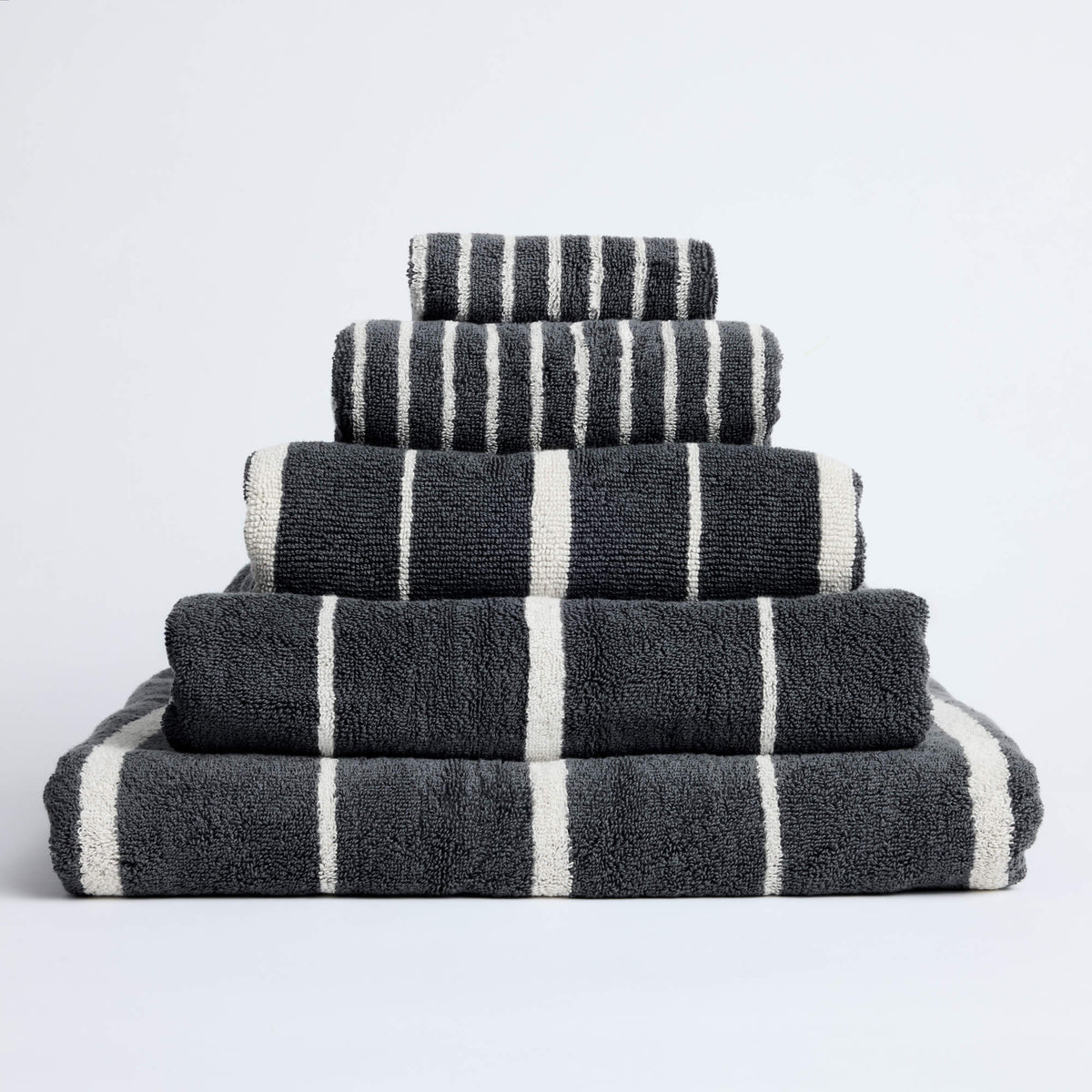 Royal Doulton Flynn towel set in Charcoal