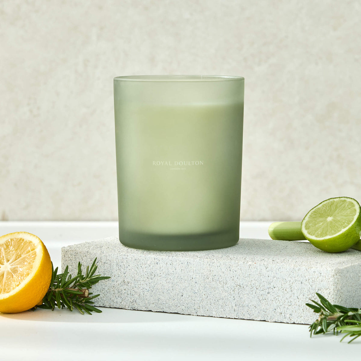 Royal Doulton Ashbourne Candle 500ml in Lemongrass & Lime