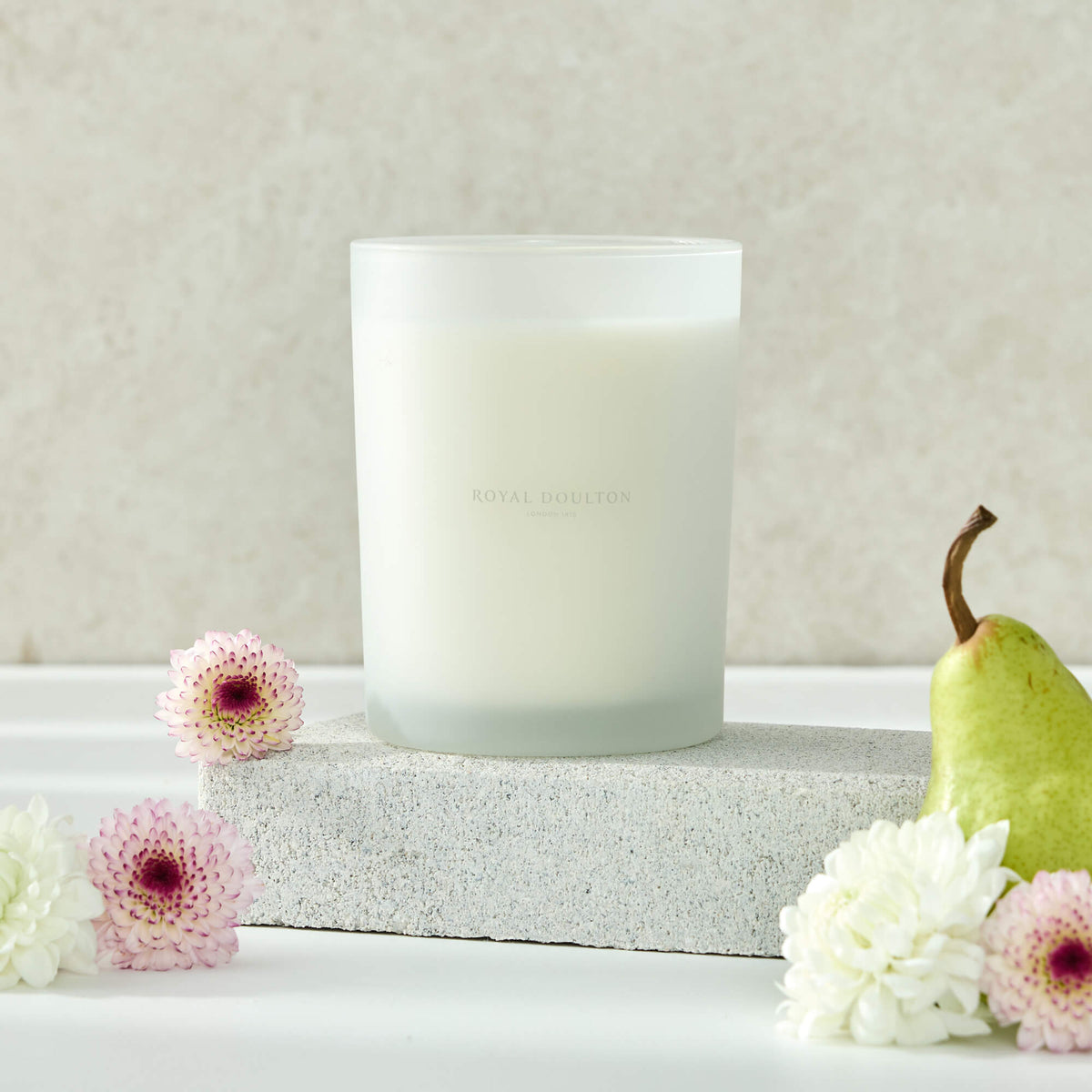 Royal Doulton Mayfair Candle 500ml in White Gardenia