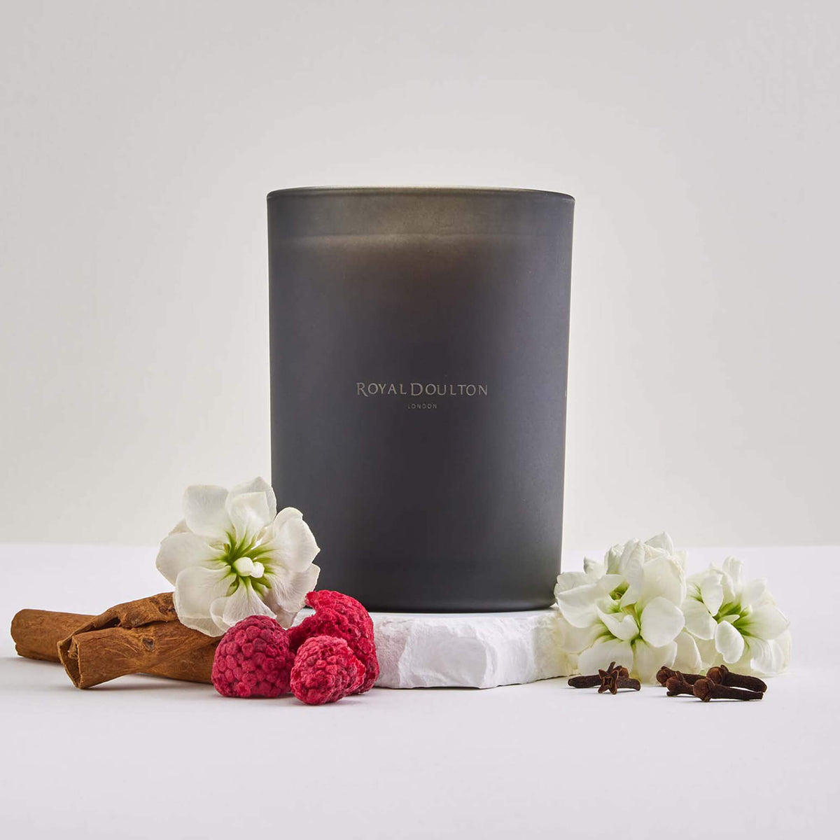 Royal Doulton Nocturne Candle 250ml in Cardamom & Clove