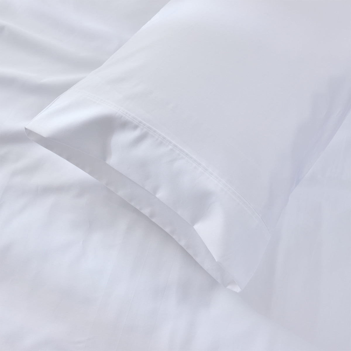 Royal Doulton Sola White pillowcase resting on matching sheets